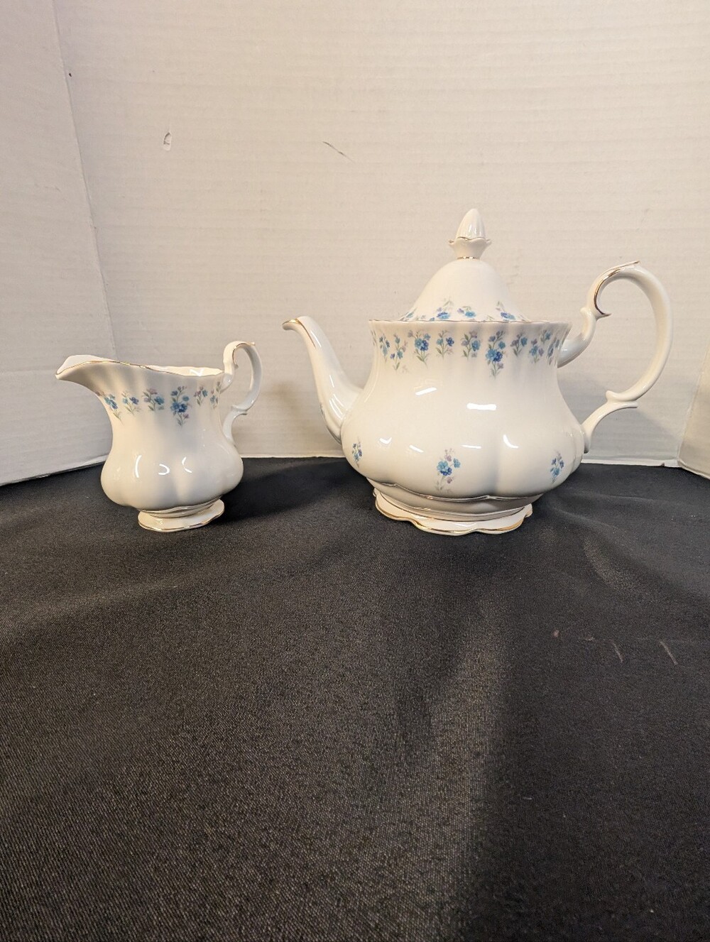 Vintage Royal Albert Memory Lane Teapot Blue & White China Large   Creamer Lot 2